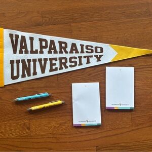 New Valparaiso University Pennant and Stationery Set